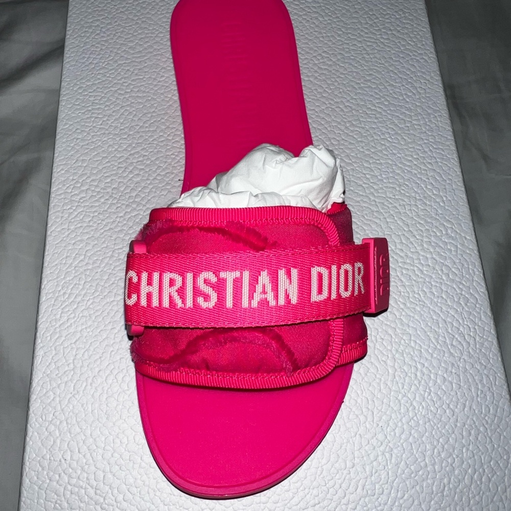 Dio(r)evolution slide! CHRISTIAN DIOR